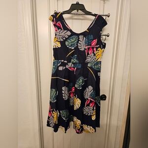 Ladies Hawaiian Style Tea Length dress. Size XL. NWOT.